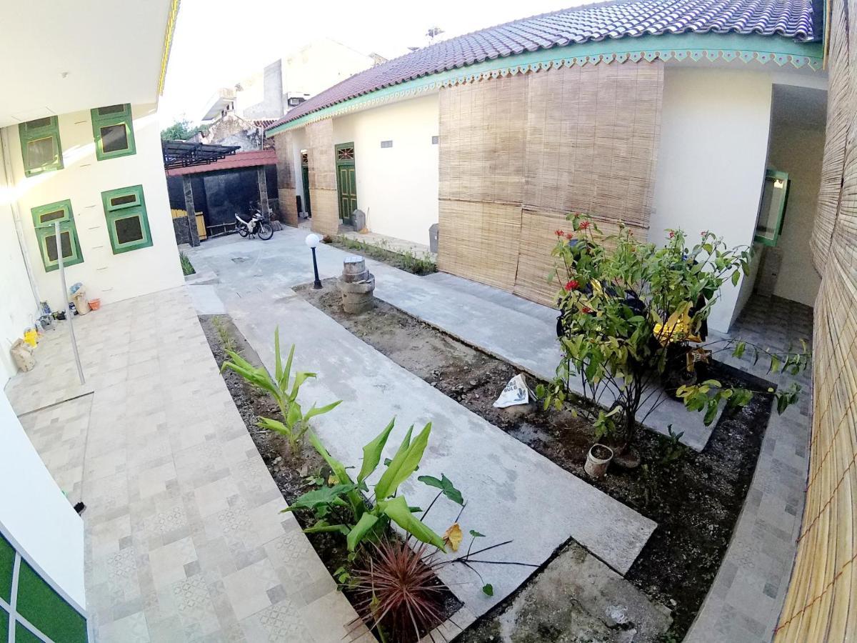 Ngadiwinatan Alleyway Guest House Jogja Джок'якарта Екстер'єр фото